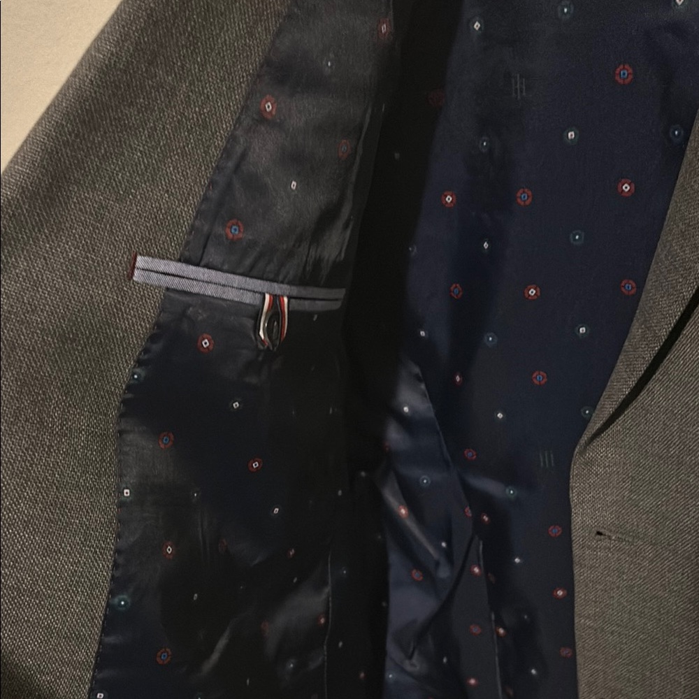 Tommy Hilfiger Men's Classic Gray Blazer - Picture 7 of 7